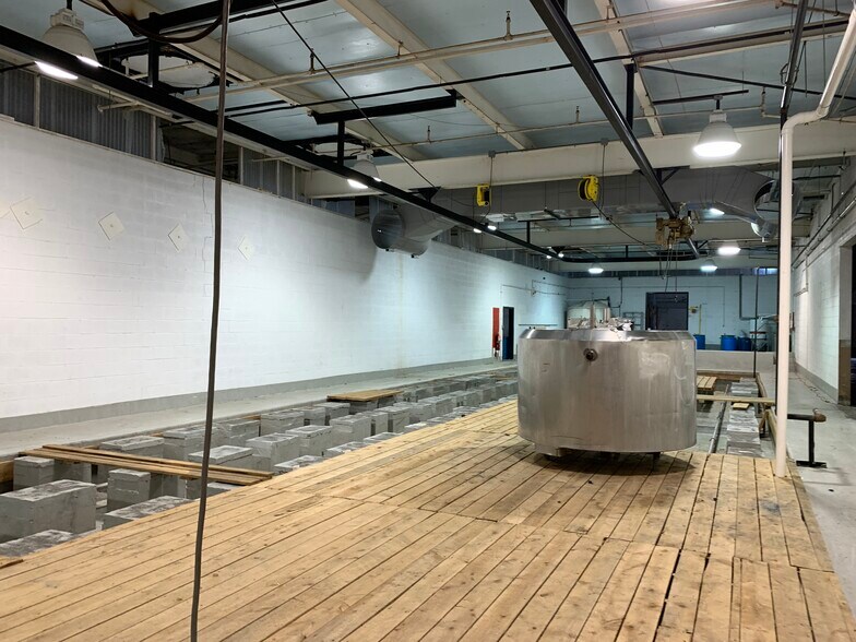 More Photos Of 402 E Rose St, Sanford Warehouse For Sale