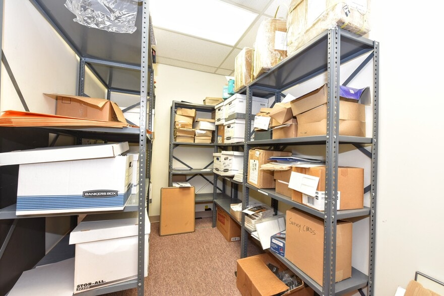 More Photos Of 230 West Parkway, Pompton Plains Flex For Sale