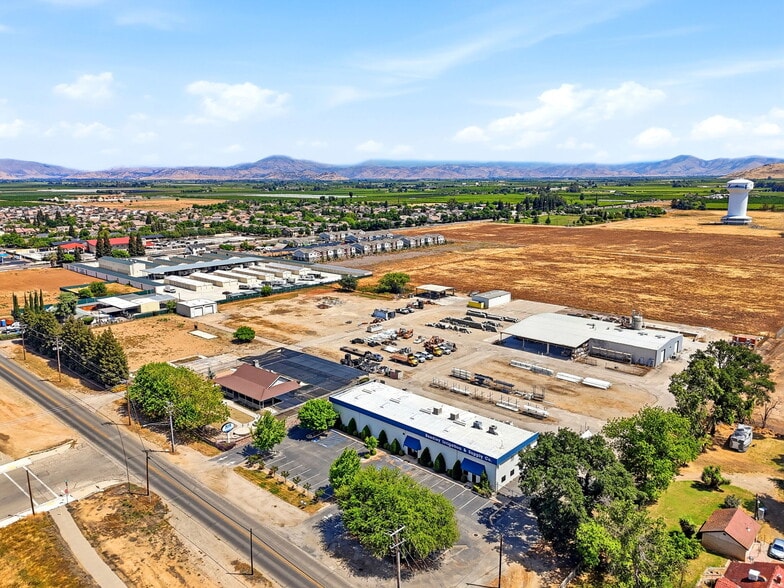 Primary Photo Of 1260 Buttonwillow Ave, Reedley Warehouse For Sale