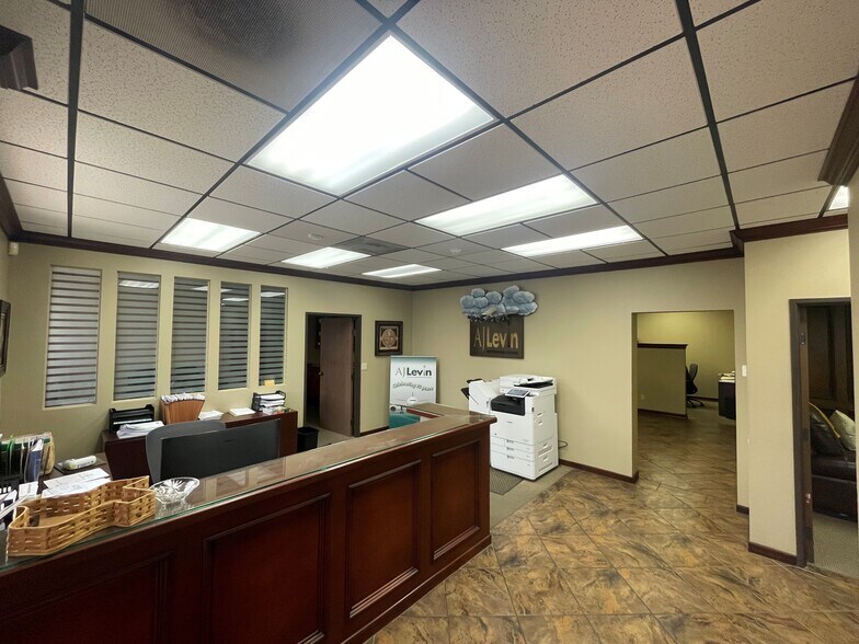 More Photos Of 3108 W Valhalla Dr, Burbank Service For Sale