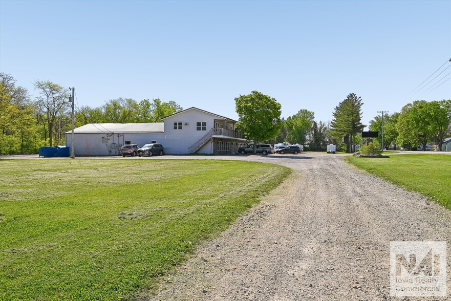 More Photos Of 520 Franklin St, Center Point Industrial For Sale