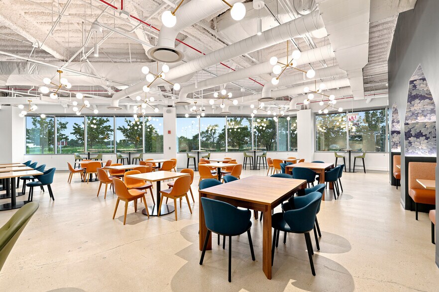 More Photos Of 1 Tower Ln, Oakbrook Terrace Office For Lease