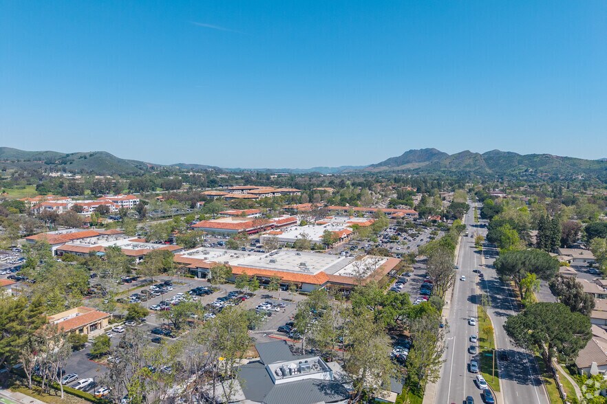 More Photos Of 982-1014 S Westlake Blvd, Westlake Village General Retail For Lease