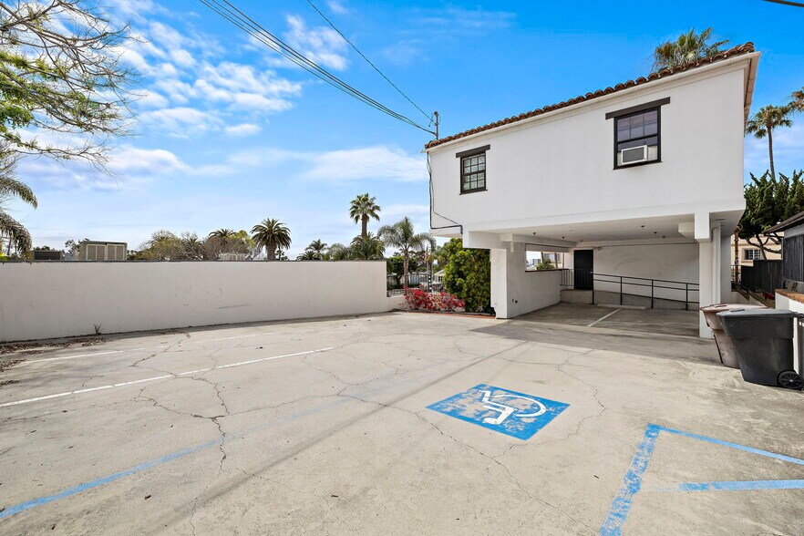 More Photos Of 2011 S El Camino Real, San Clemente Freestanding For Sale