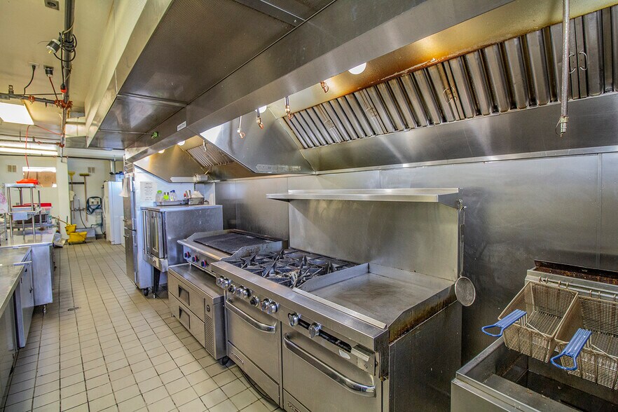 More Photos Of 231 E Main St, Trinidad Bar For Sale