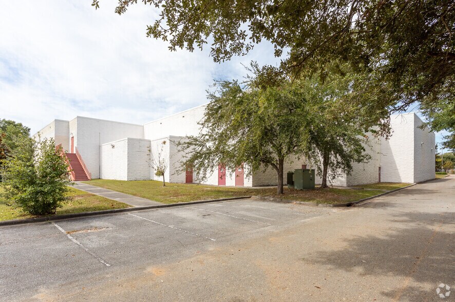 More Photos Of 111 Cinema Dr, Wilmington Movie Theatre For Lease