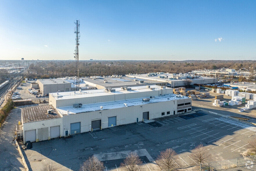 More Photos Of 1198 Prospect Ave, Westbury Warehouse For Lease