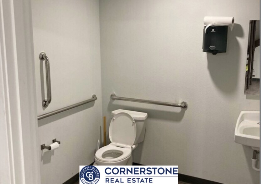 More Photos Of 901 N Foster Rd, Casper Warehouse For Sale