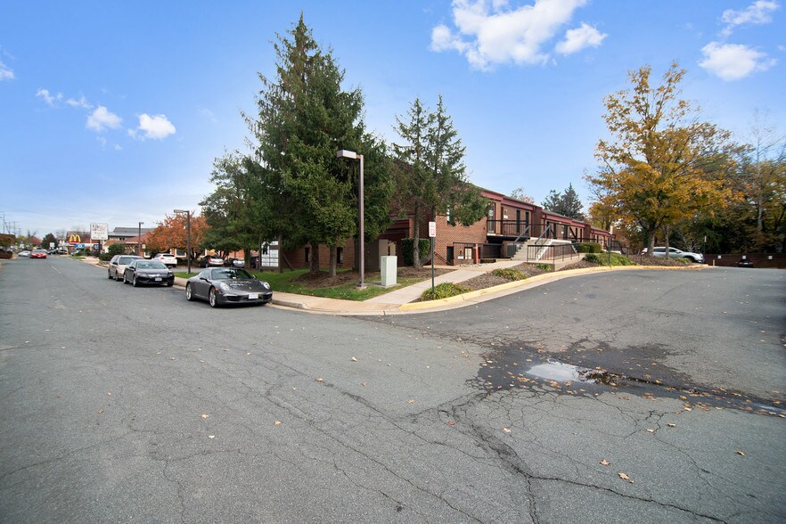 More Photos Of 2555-2575 Chain Bridge Rd, Vienna Medical For Sale