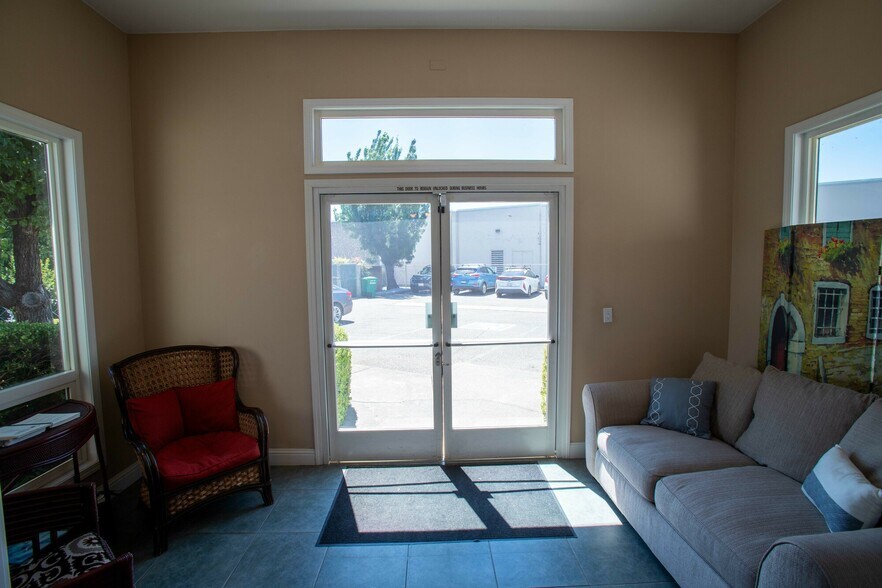 More Photos Of 353 Park Marina Cir, Redding Loft Creative Space For Sale