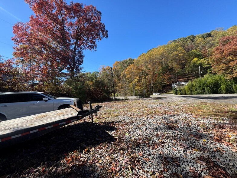 More Photos Of 330 Robert C Byrd Dr, Sophia Land For Sale