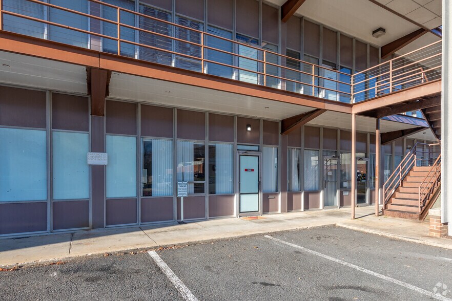 More Photos Of 5500-5550 Port Royal Rd, Springfield Flex For Sale