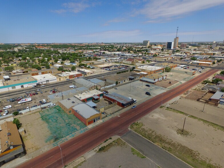 More Photos Of 1928 Buddy Holly Ave, Lubbock Bar For Sale