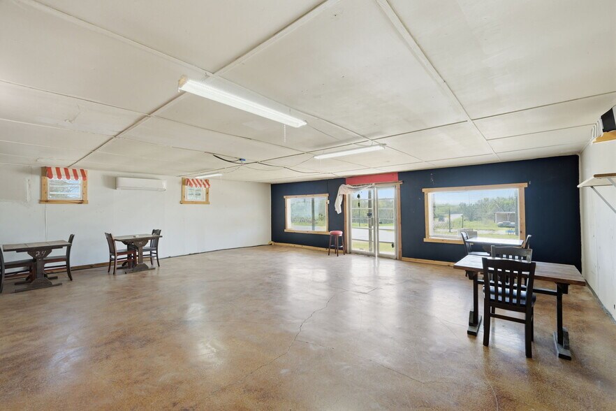 More Photos Of 110 County Road 421, Thorndale Freestanding For Sale