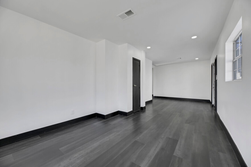More Photos Of 530 S 7th St, Las Vegas Office Residential For Lease