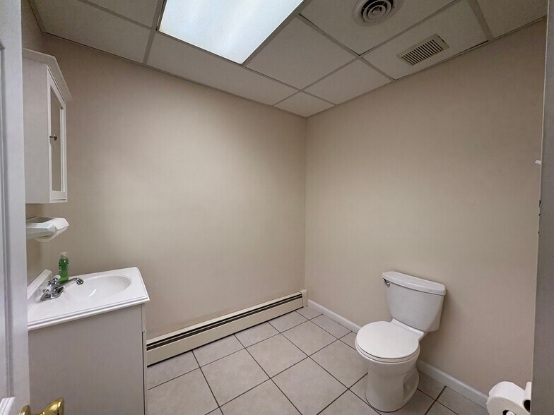 More Photos Of 108 W Montgomery Ave, North Wales Warehouse For Lease