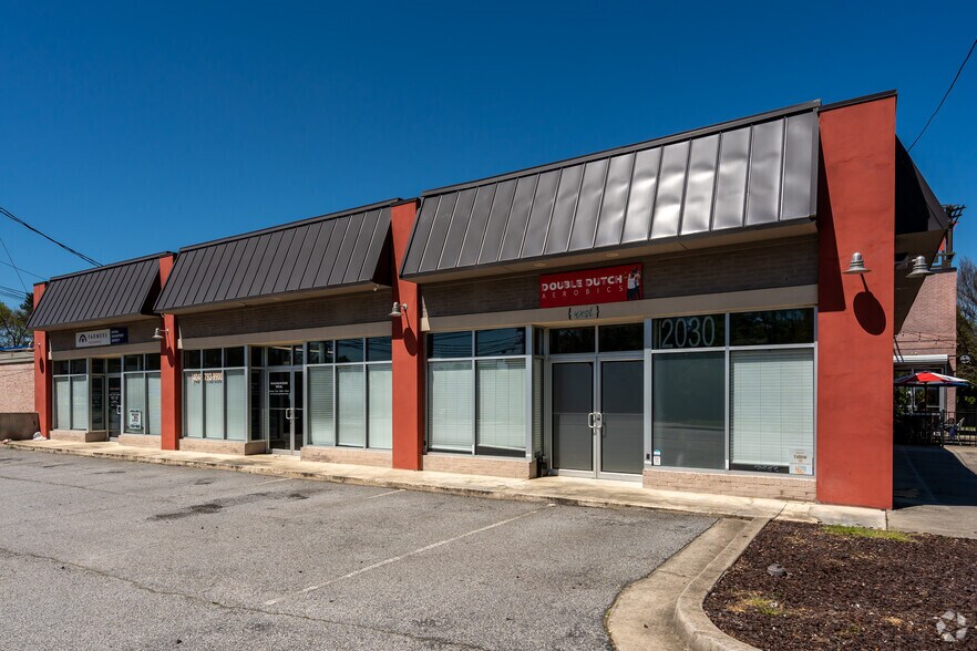 More Photos Of 2030 Bolton Rd NW, Atlanta Freestanding For Lease