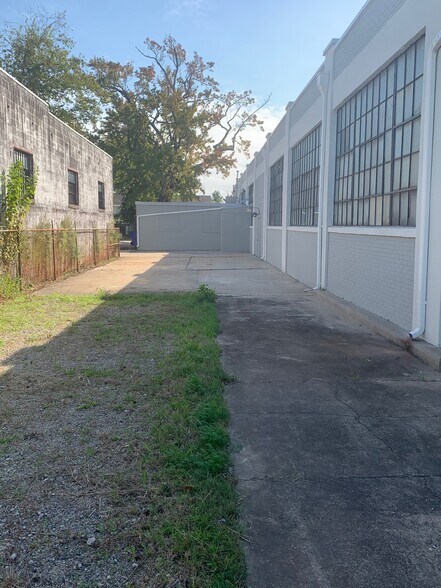 More Photos Of 860 W 44th St, Norfolk Warehouse For Lease