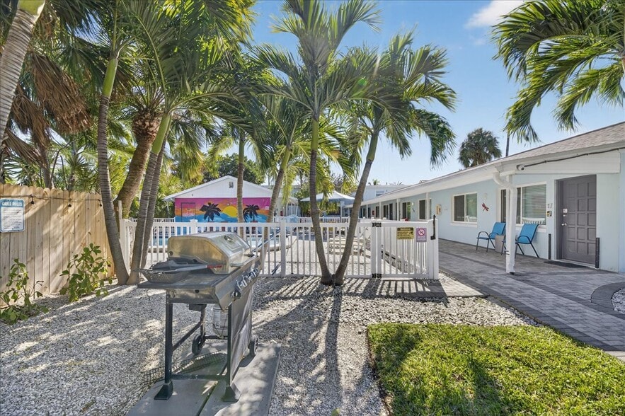 More Photos Of 520 73rd Ave, Saint Petersburg Hotel For Sale