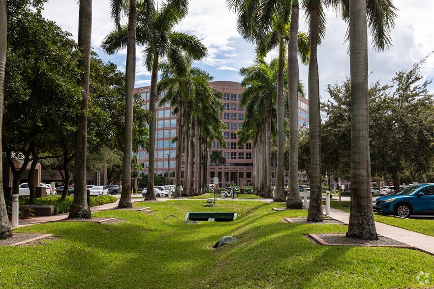 More Photos Of 5200 Waterford District Dr, Miami Office For Lease