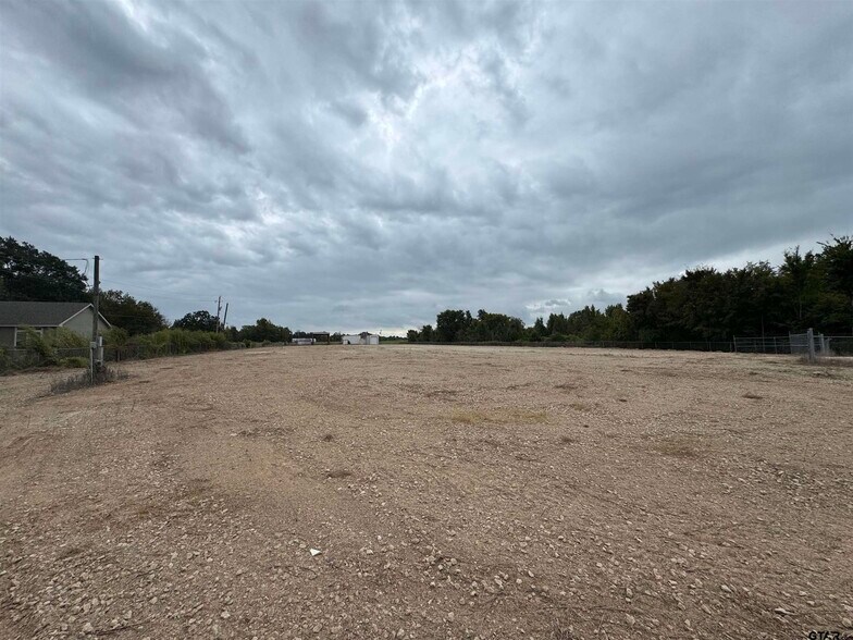More Photos Of 9182 S US Highway 79, Palestine Service For Lease