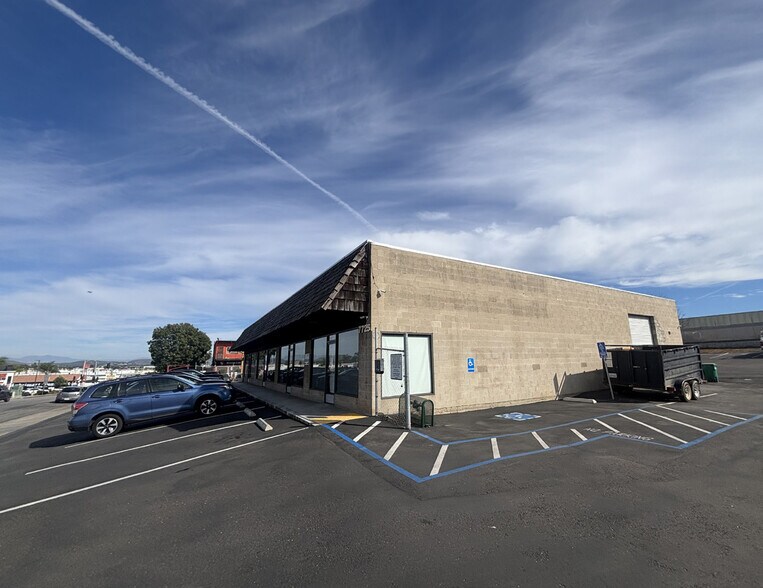 More Photos Of 7725-7739 Othello Ave, San Diego Service For Lease