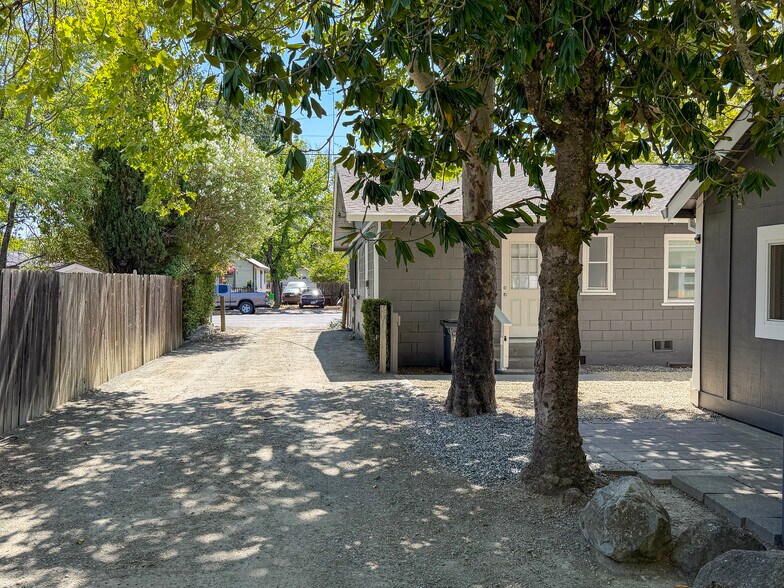 More Photos Of 1701 Lake St, Calistoga Apartments For Sale