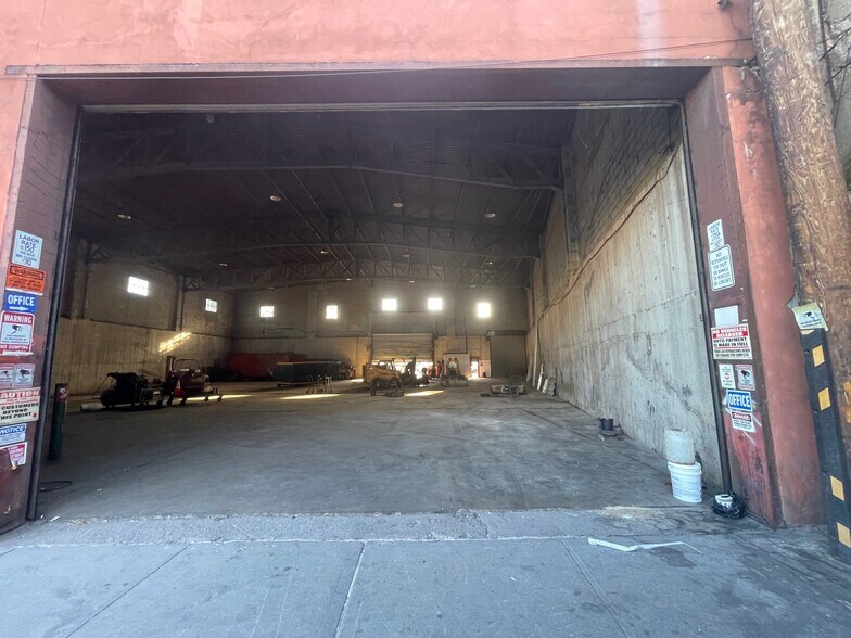 More Photos Of 9410 Merrick Blvd, Jamaica Warehouse For Lease