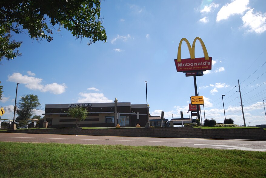 More Photos Of 1932 Highway 45 Byp, Jackson Storefront For Lease