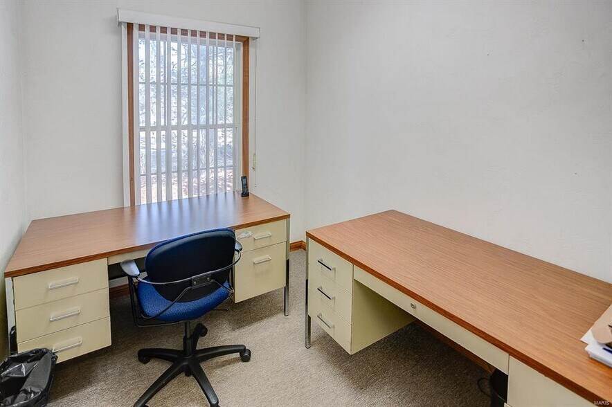 More Photos Of 824 N Market St, Waterloo Medical For Sale