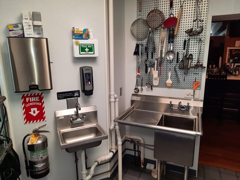 More Photos Of 1584-1586 S High St, Columbus Storefront Retail Residential For Sale