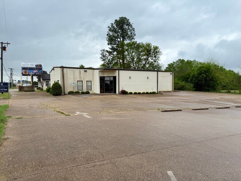 More Photos Of 2416 S Main St, Lindale Office For Sale