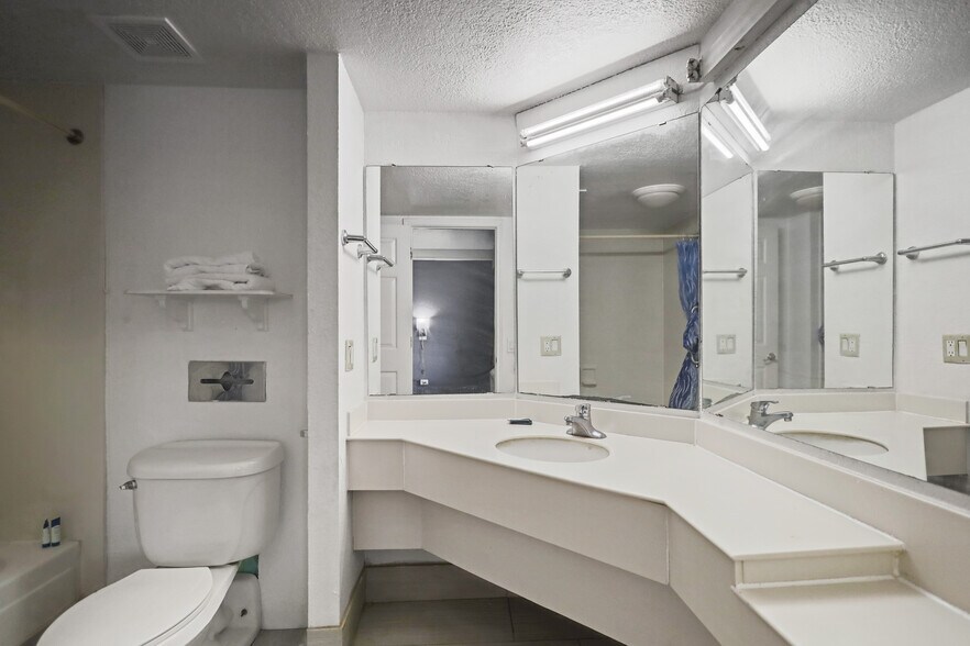 More Photos Of 601 Avenue Q, Lubbock Hotel For Sale