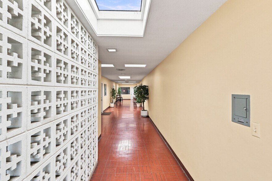 More Photos Of 1411 W 7th St, San Pedro Medical For Sale