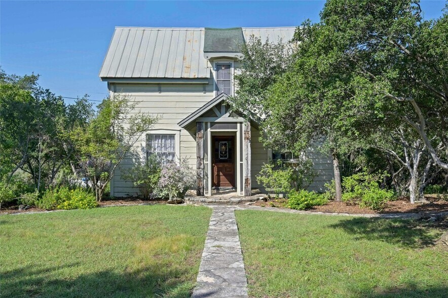 More Photos Of 167 N Tumbleweed Trl, Austin Specialty For Sale