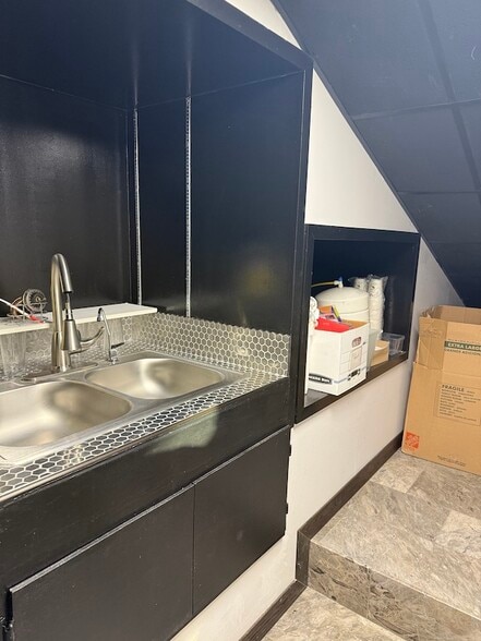 More Photos Of 105 N G St, Midland Loft Creative Space For Lease