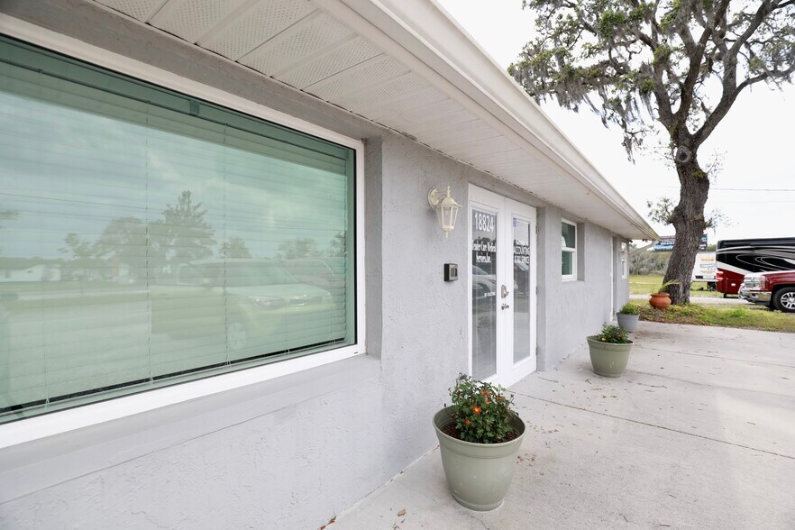 More Photos Of 18824 County Line Rd, Spring Hill Office For Lease