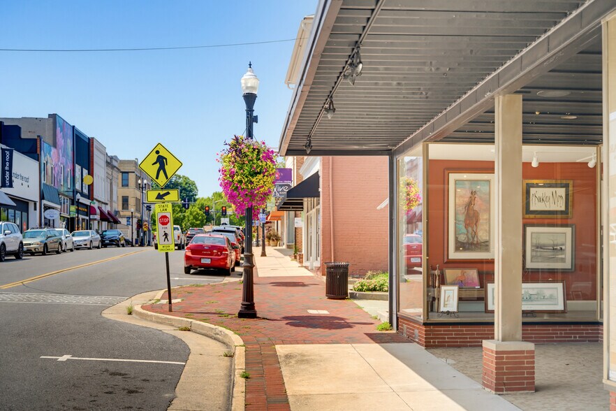 More Photos Of 329 W Main St, Waynesboro Restaurant For Sale