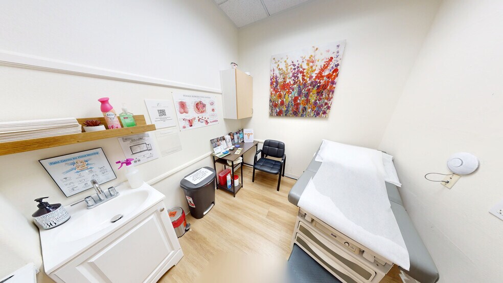 More Photos Of 3039 W Horizon Ridge Pky, Henderson Office For Lease