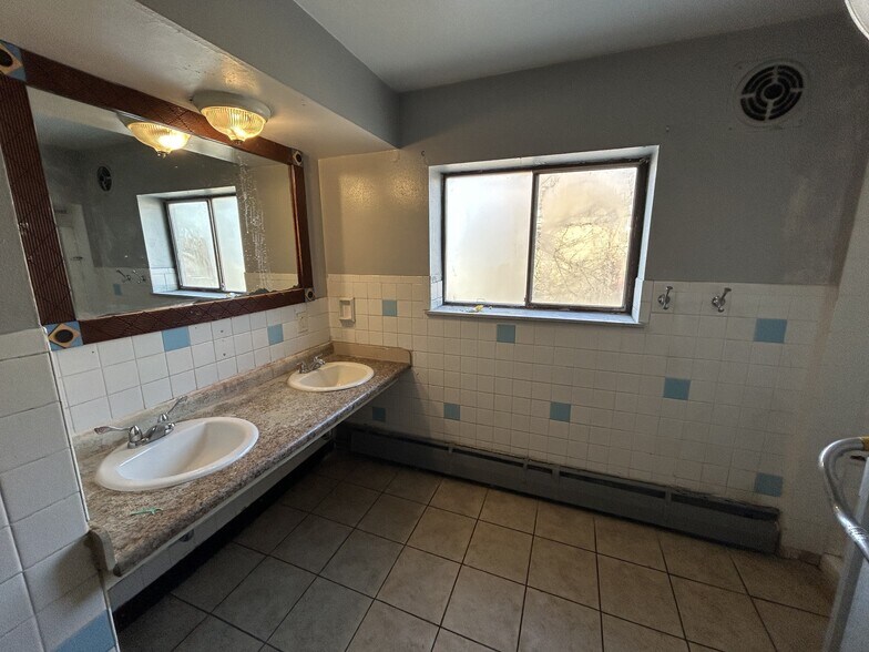 More Photos Of 1515 W National Ave, Milwaukee Hotel For Sale