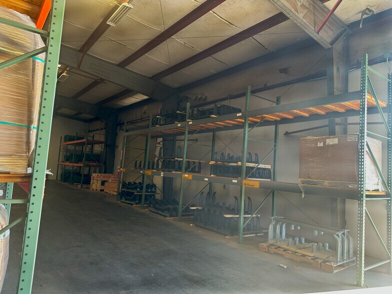 More Photos Of 1014 Commercial Blvd N, Arlington Manufacturing For Lease