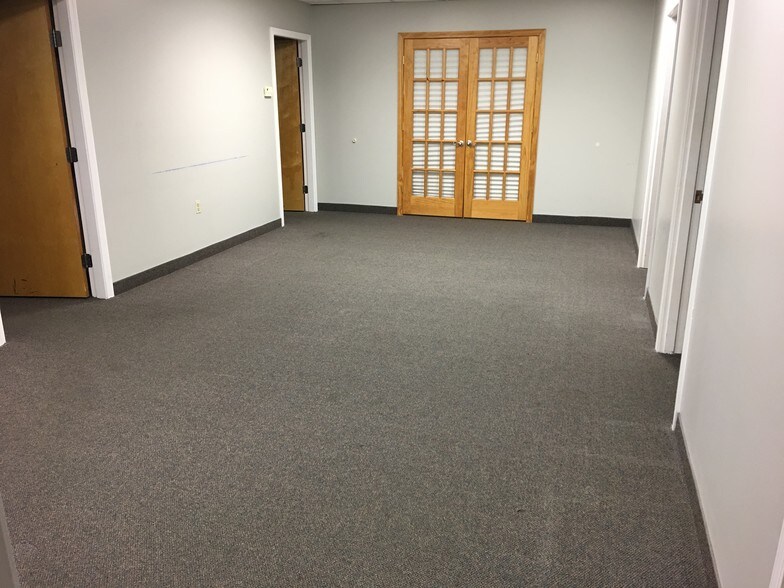 More Photos Of 19 Central St, Byfield Loft Creative Space For Lease