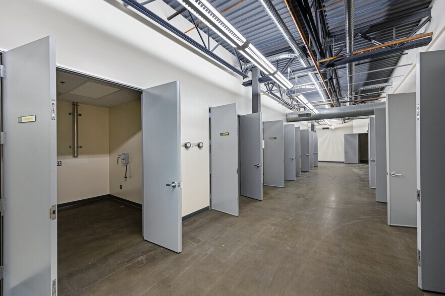 More Photos Of 1850 E Riverview Dr, Phoenix Manufacturing For Lease