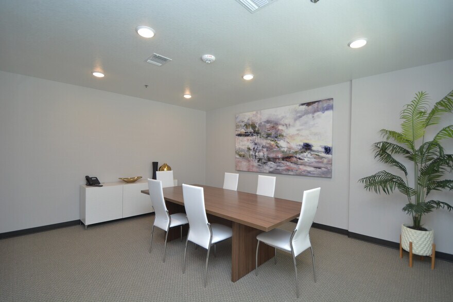 More Photos Of 6542 Greatwood Pky, Sugar Land Medical For Sale