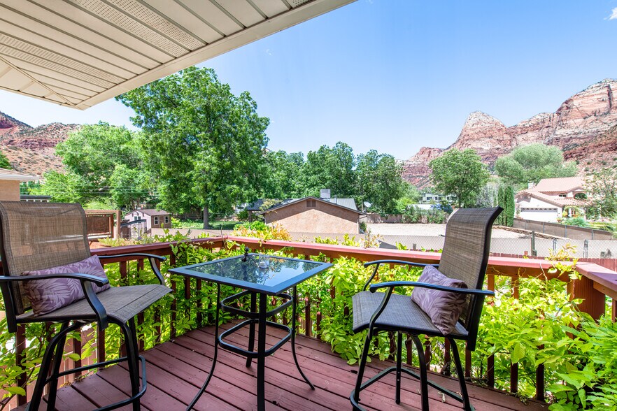 More Photos Of 29 Canyon View Dr, Springdale Hospitality For Sale