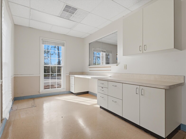 More Photos Of 825 Majestic Ct, Gastonia Medical For Lease
