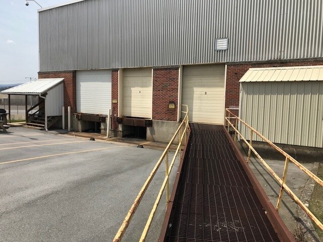 More Photos Of 3121 Pleasant Valley Blvd, Altoona Light Distribution For Lease