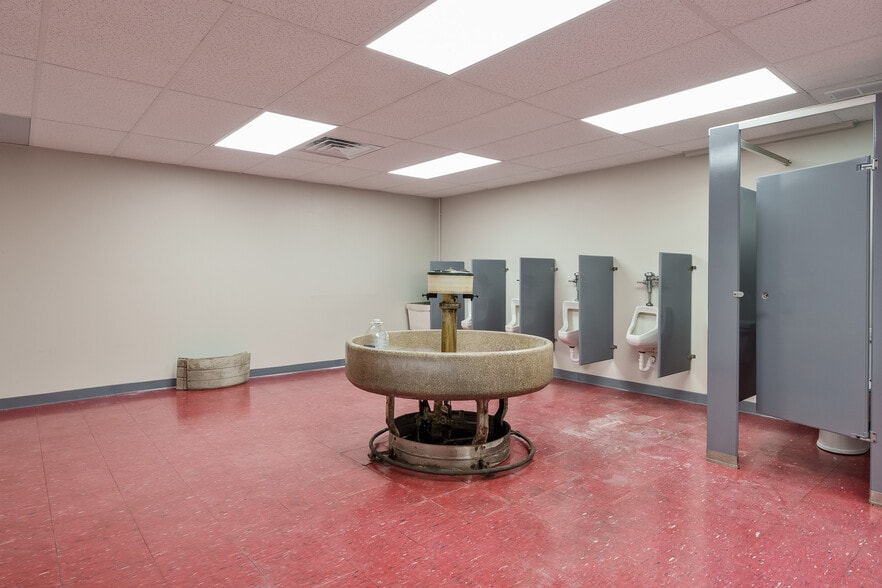 More Photos Of 6320 Material Ave, Loves Park Warehouse For Sale
