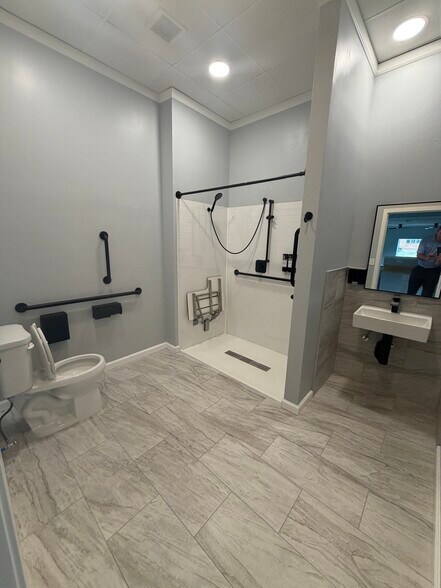 More Photos Of 1320-1350 Bruce Rd, Oreland Unknown For Lease