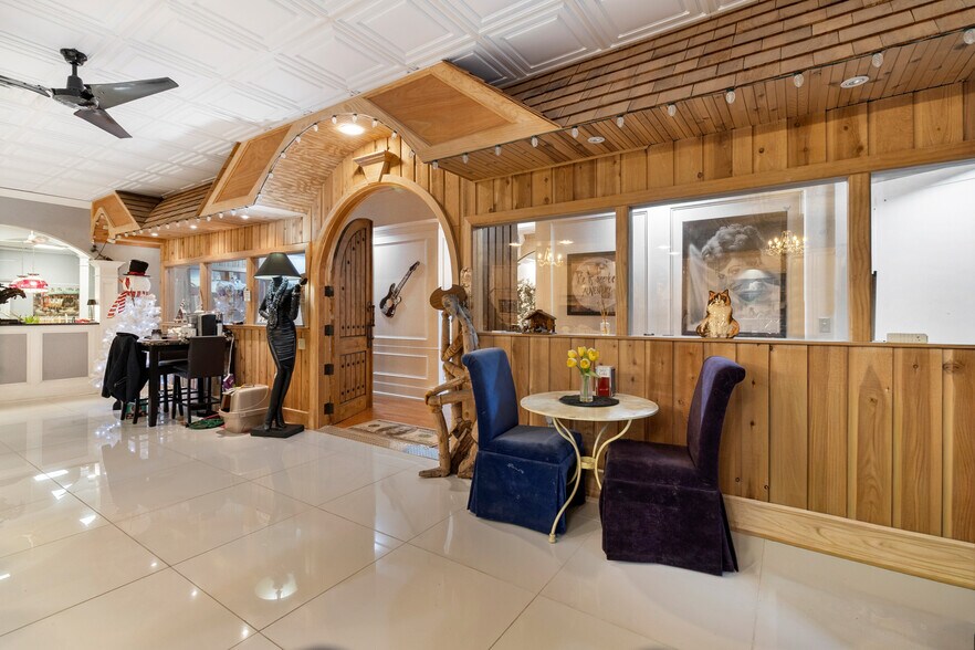 More Photos Of 395 S Ocoee St, Cleveland Showroom For Sale